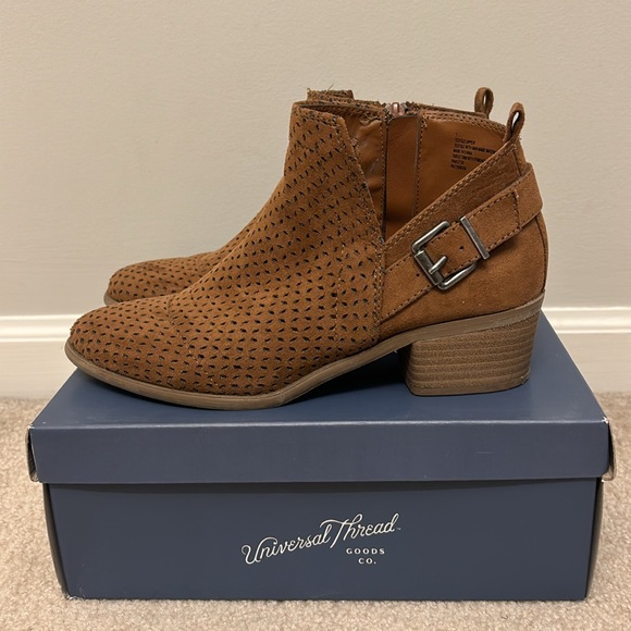 Universal Thread Tan Booties - Picture 2 of 8